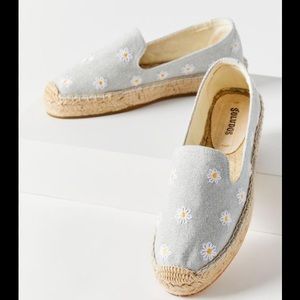 Like New Soludos Daisy Embroidered Espadrilles
